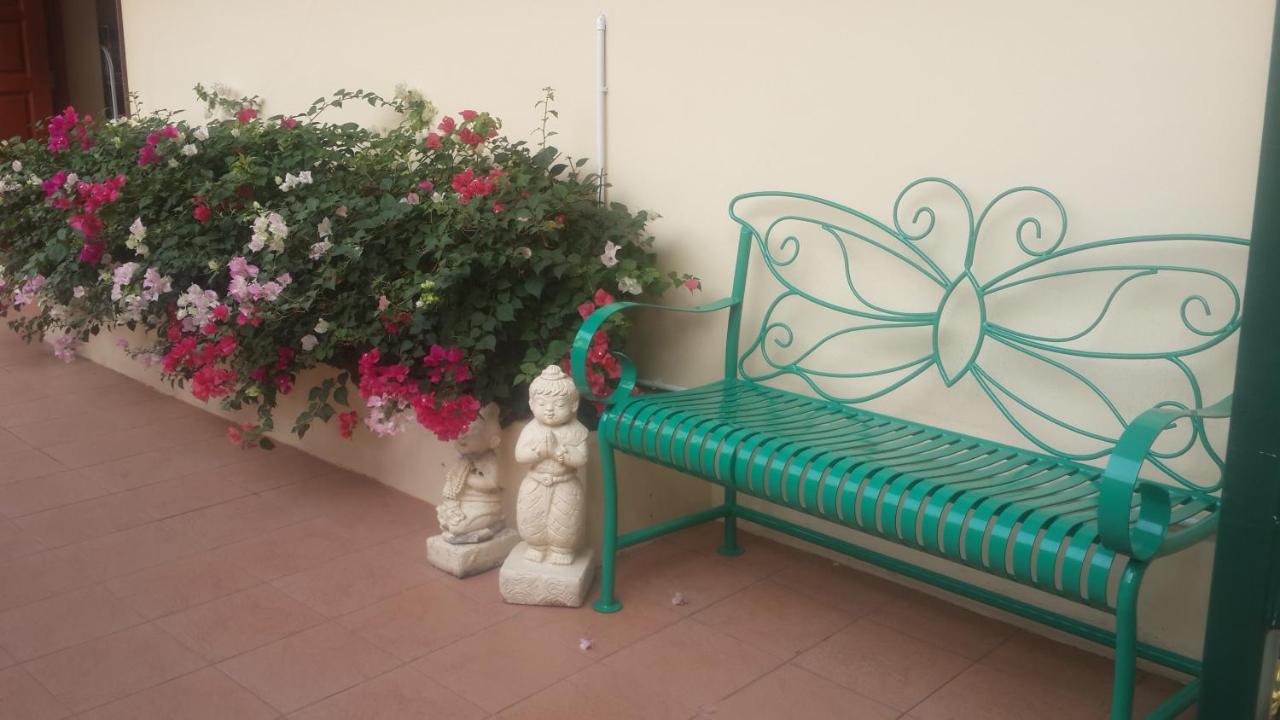 Butterfly Garden Boutique Residences Large Luxury Apts And Villas A Lifetsyle Destination By Neang, Everything You Need All Right Here 1-3 Bedrooms 110 To 190 Sq Mtrs, 2 Full Bathrooms, Rain Shower, Spa Bath, Bbq, Free Wifi, Staff 24-7, Close To Beac Pattaya Exterior foto